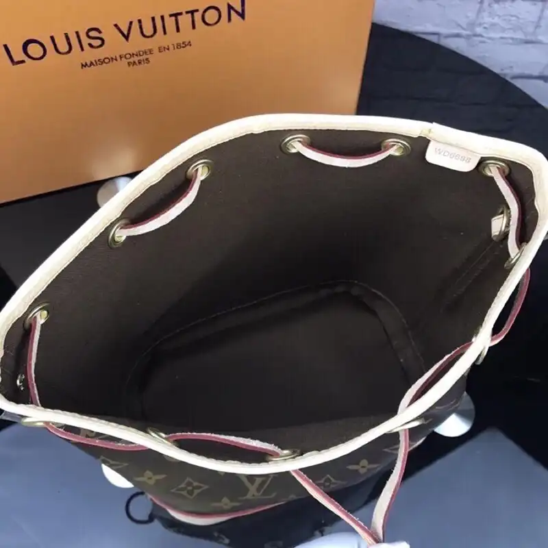 LV Bags 1906BL0144