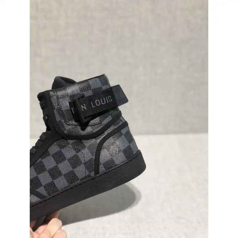 LV Shoes 1911SH0010