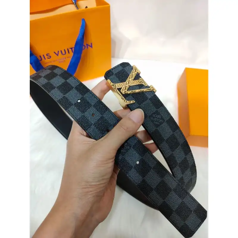 LV s Belte 1911X0010