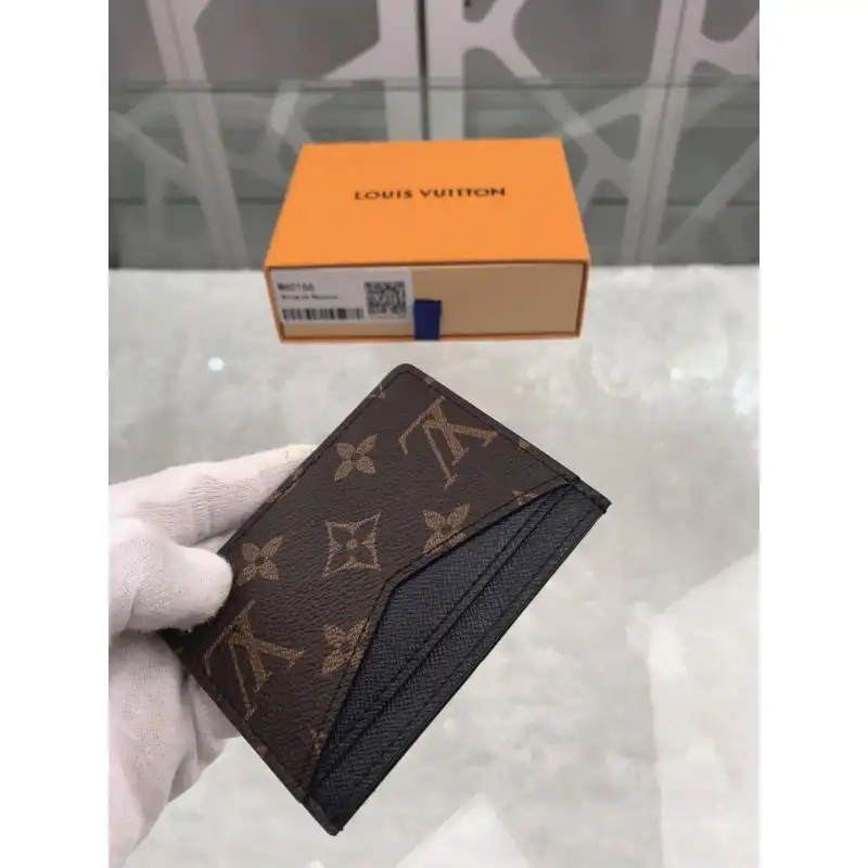 LV Bags 19B570006