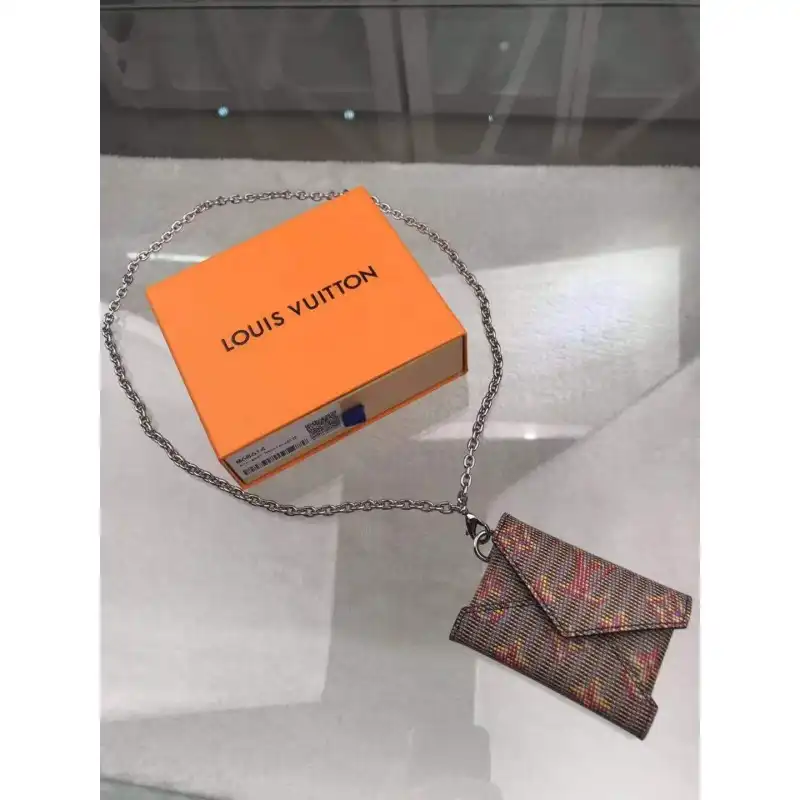 LV Bags 19B570089