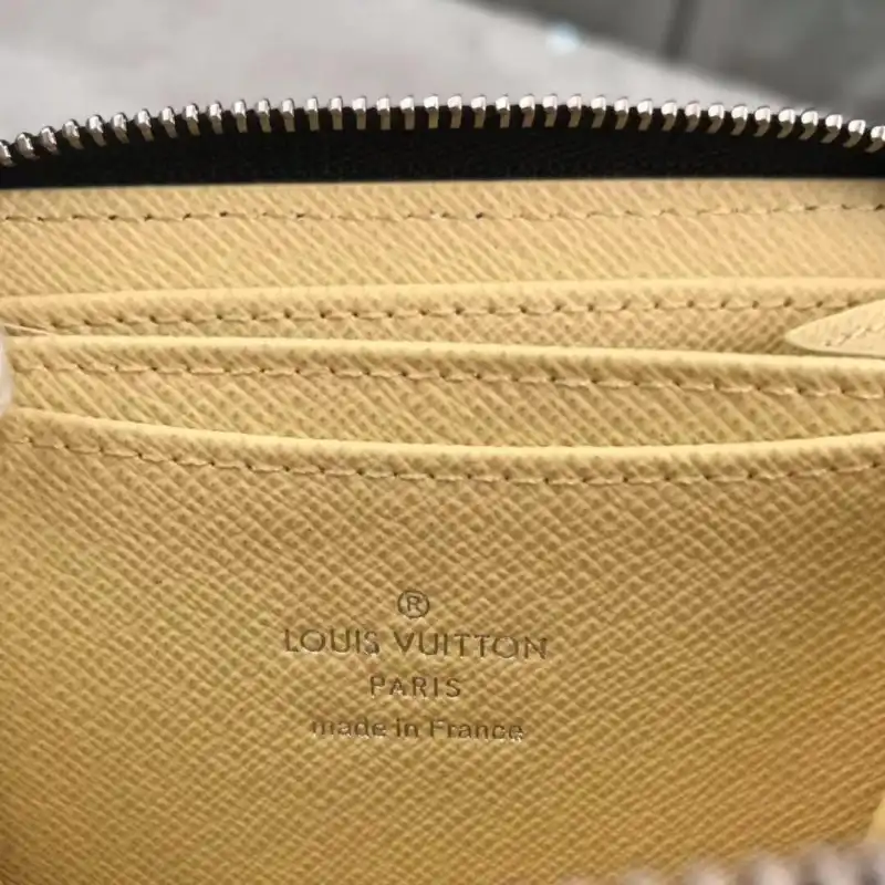 LV Bags 19B570097