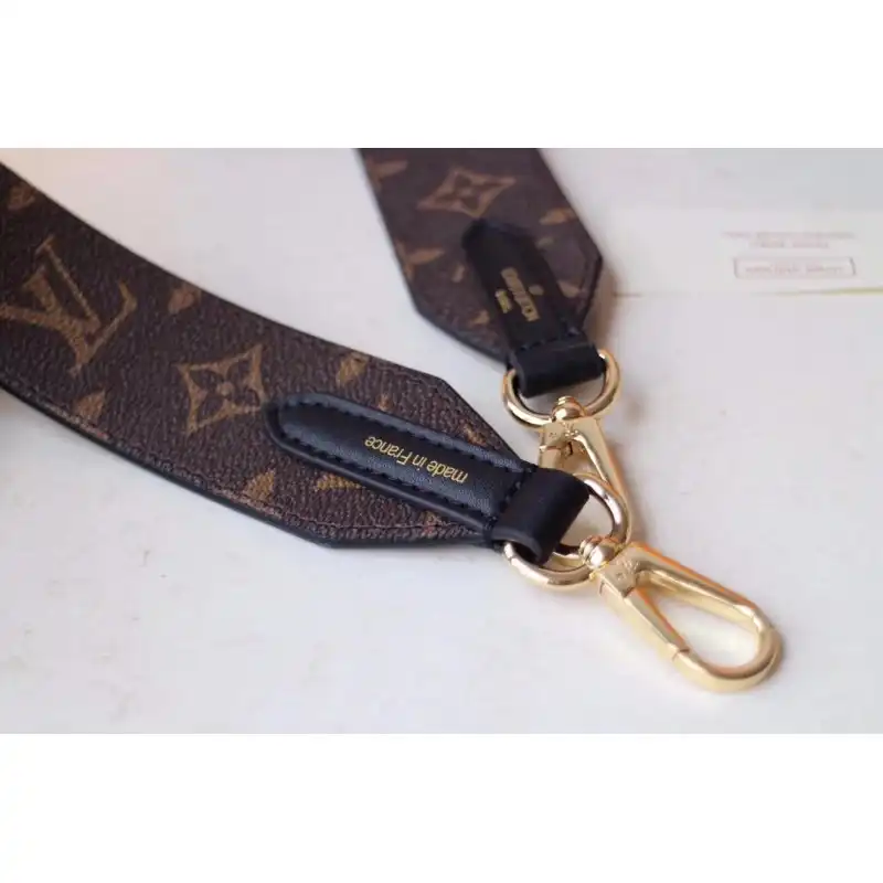 LV Bags 19B570099