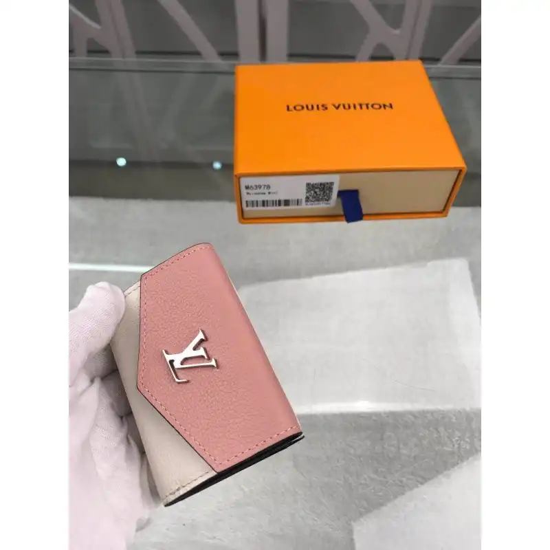 LV Bags 19B570126