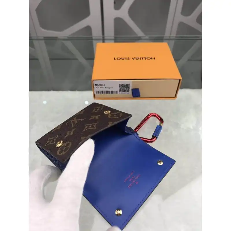 LV Bags 19B570138