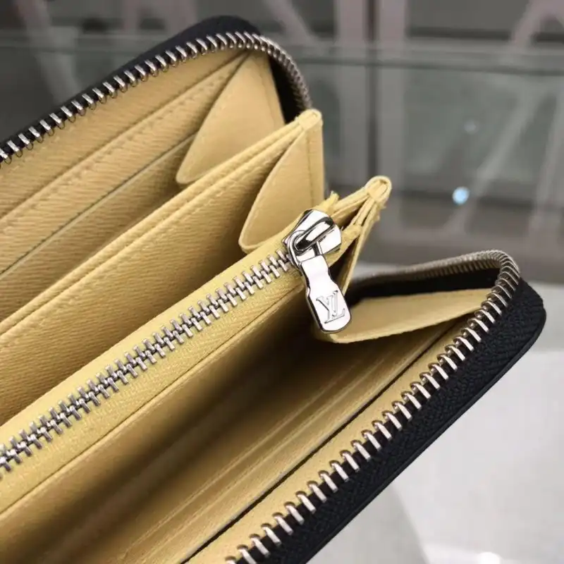 LV Bags 19B570151