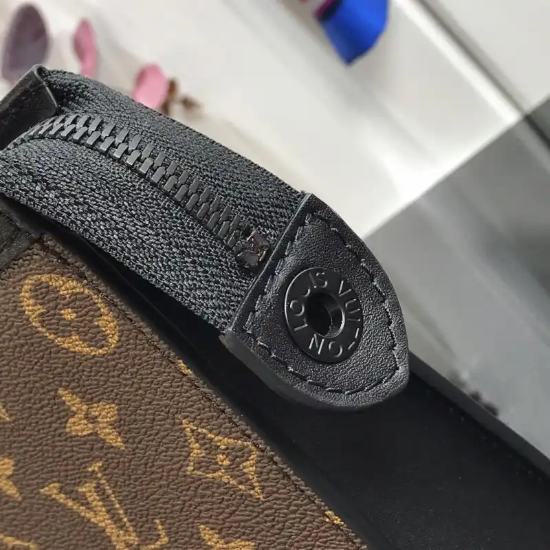 LV Bags 19B570155