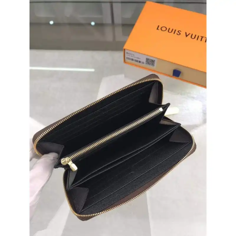 LV Bags 19B570158