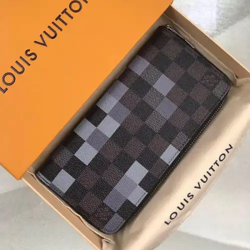 LV Bags 19B570166