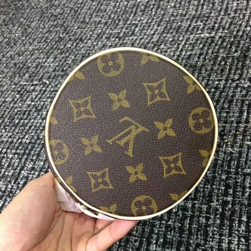 LV Bags 19B570172