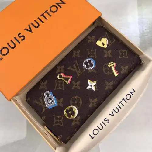 LV Bags 19B570182