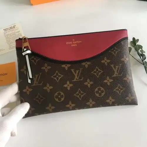 LV Bags 19B570189