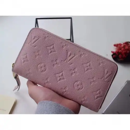 LV Bags 19B570197