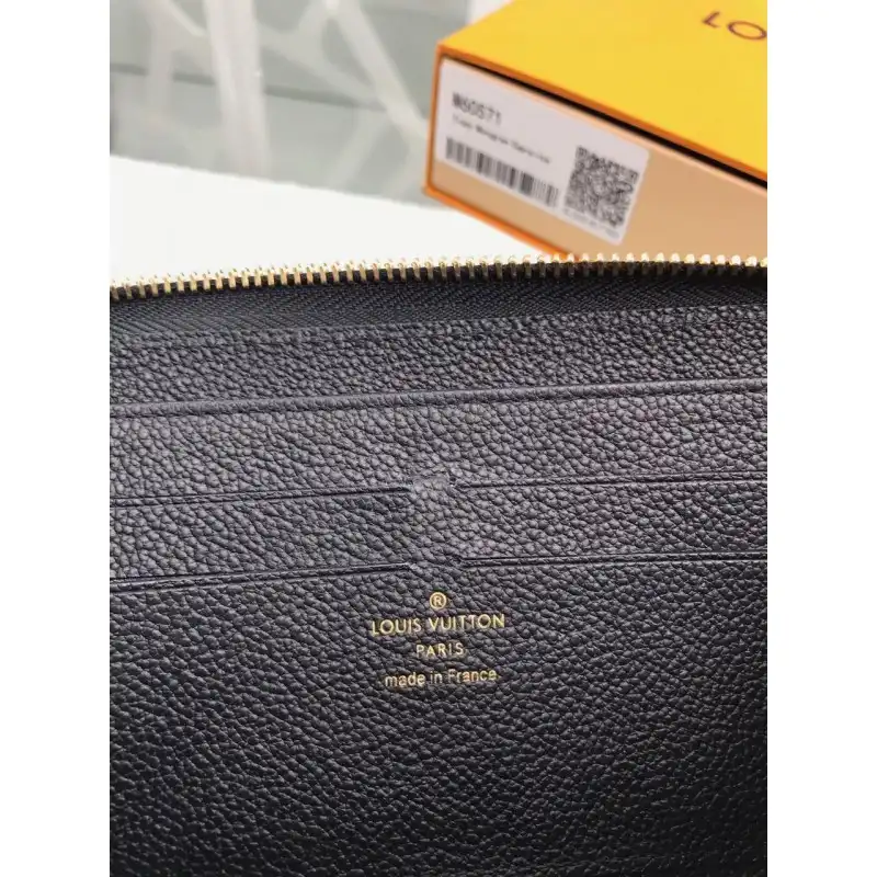 LV Bags 19B570220