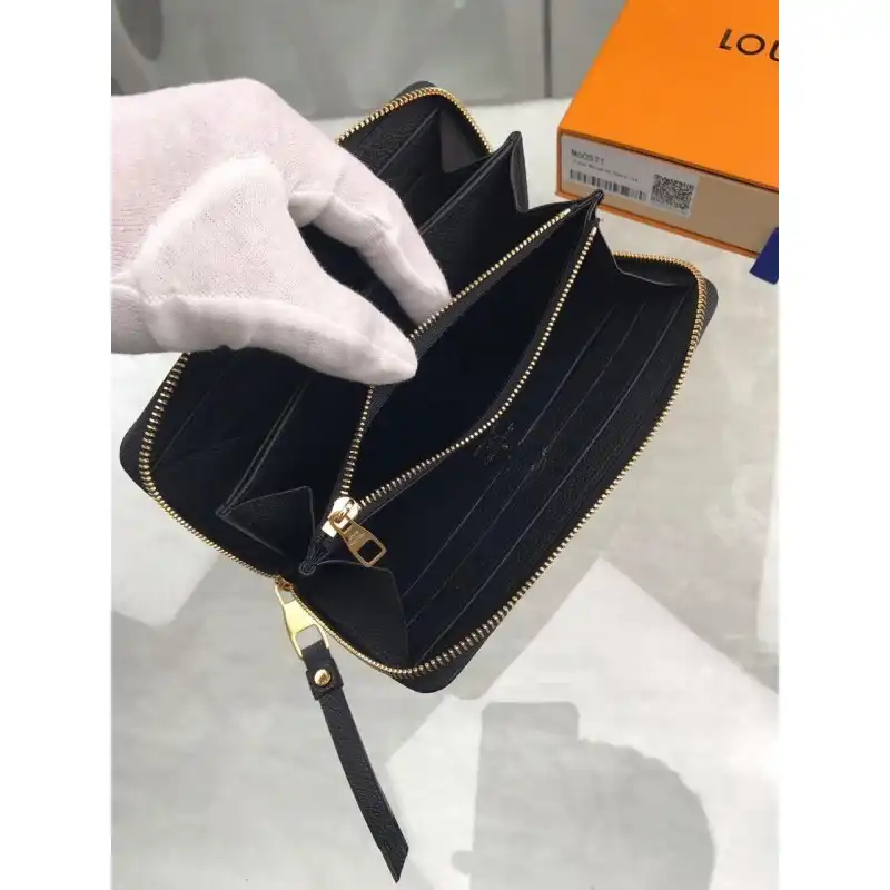 LV Bags 19B570220