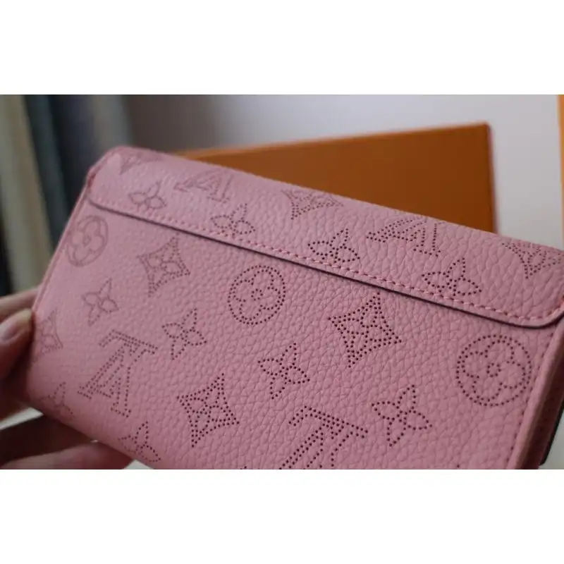 LV Bags 19B570228