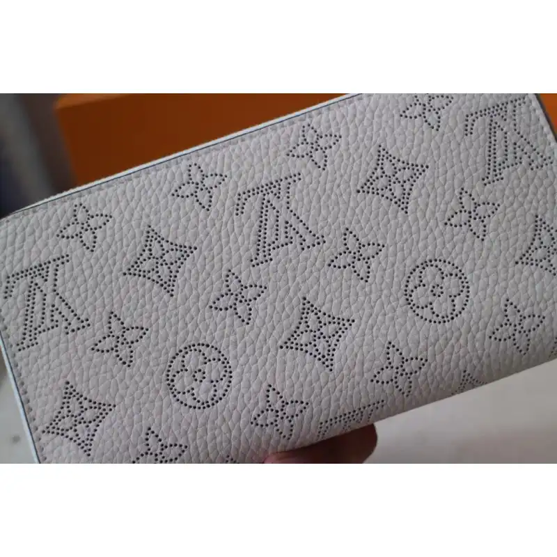 LV Bags 19B570229