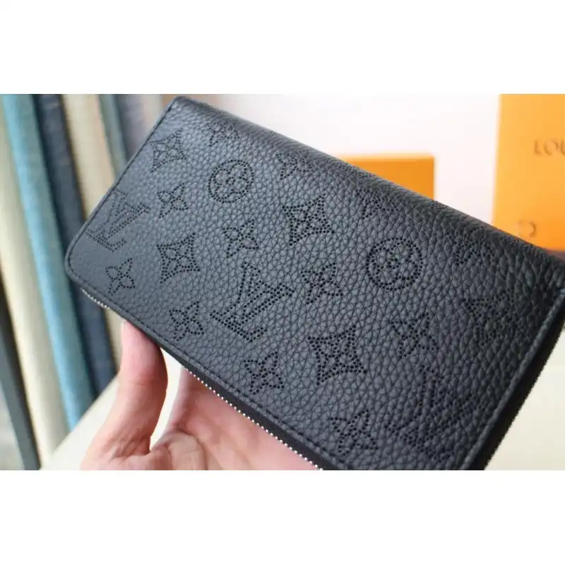 LV Bags 19B570233