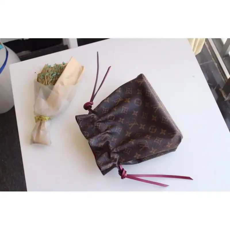 LV Bags 19B570240