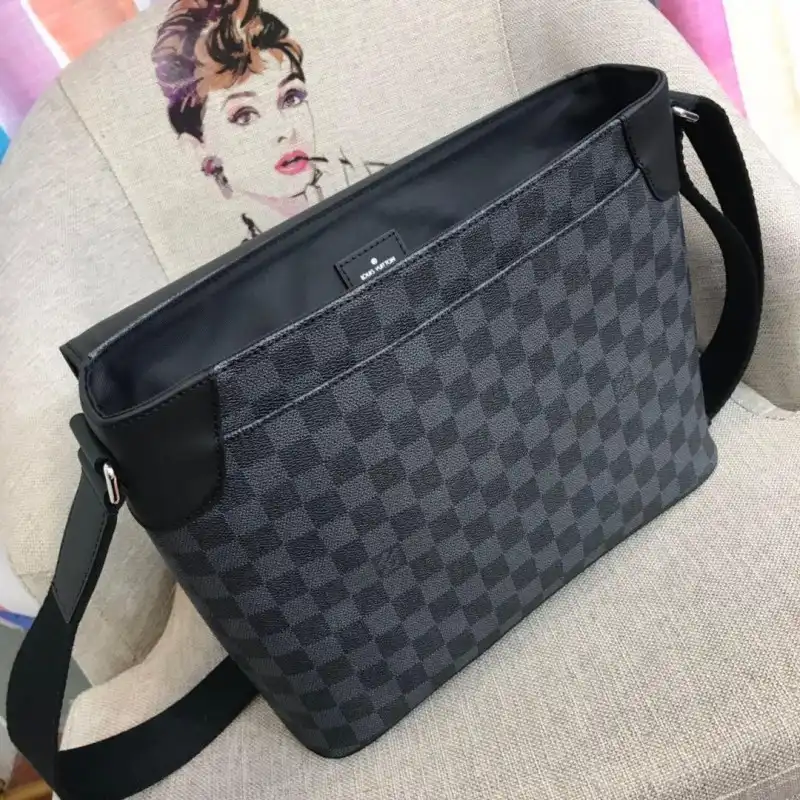 FASH LOUIS VUITTON Bags 19B570250