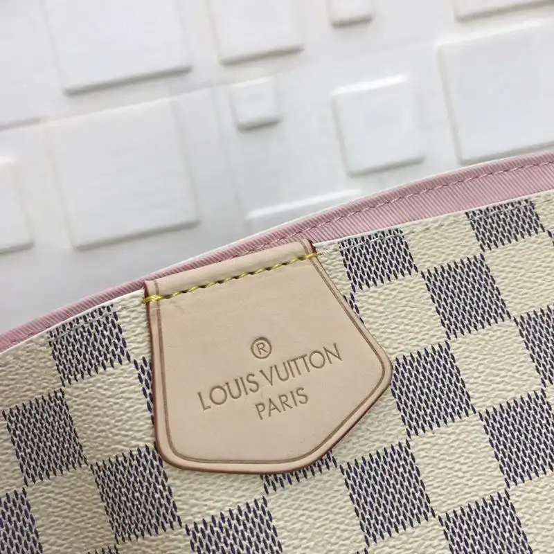 LV Bags 19B570284