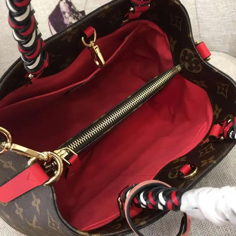 LV Bags 19B570290