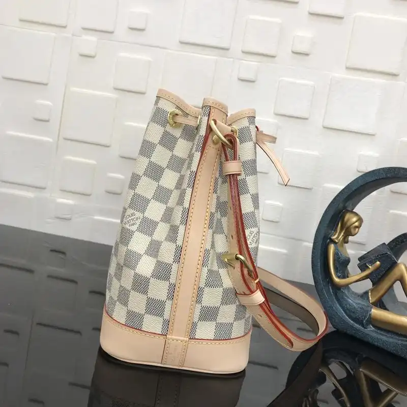 LV Bags 19B570334