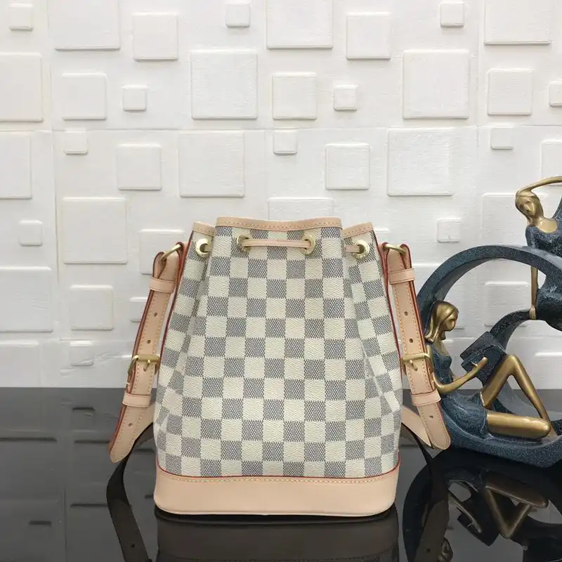 LV Bags 19B570334