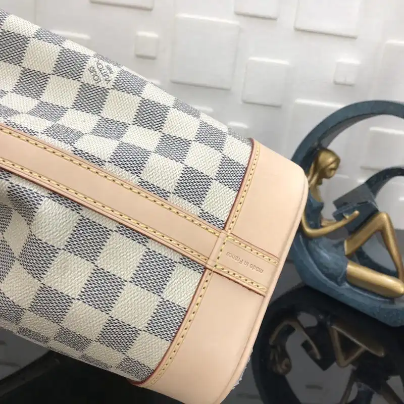 LV Bags 19B570334