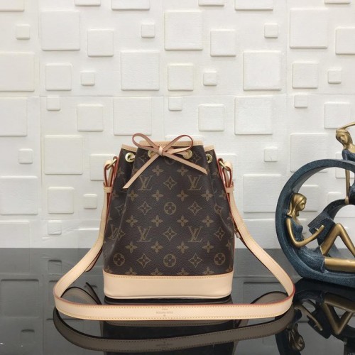 FASH LOUIS VUITTON Bags 19B570335