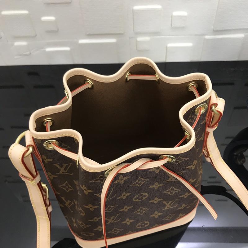 FASH LOUIS VUITTON Bags 19B570335