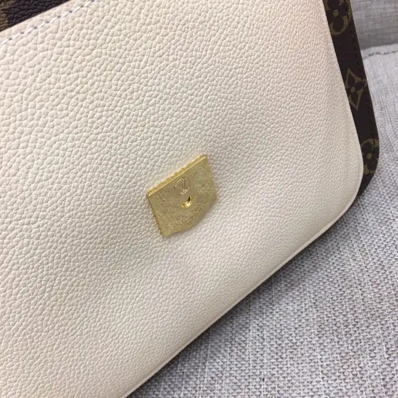 LV Bags 19B570339