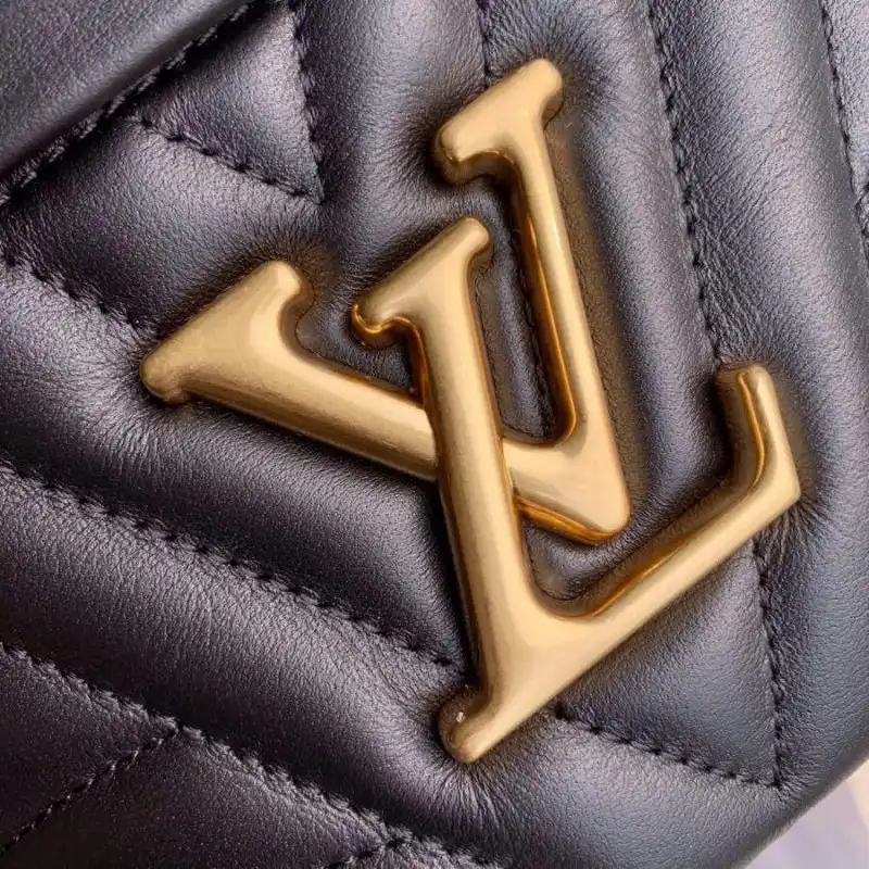 LV Bags 19B570355