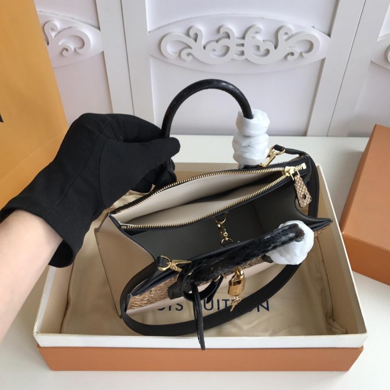 FASH LOUIS VUITTON Bags 19B570383