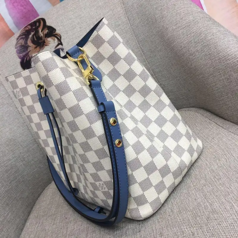 LV Bags 19B570395