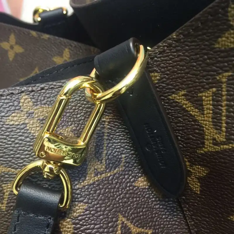 LV Bags 19B570400