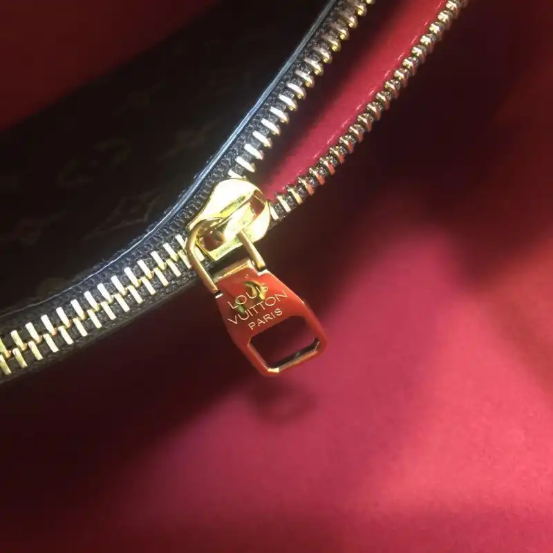 LV Bags 19B570401