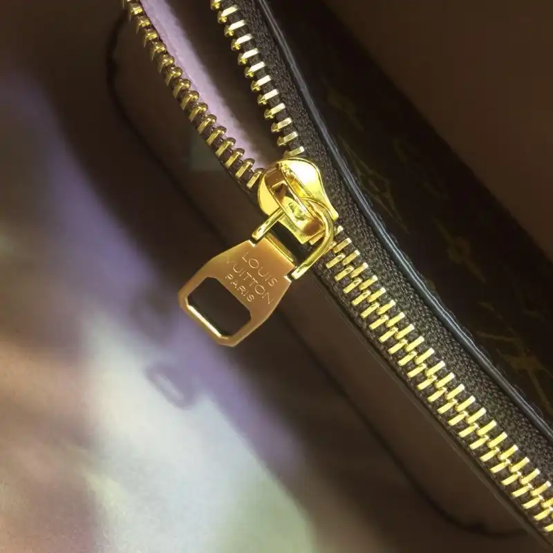 LV Bags 19B570402