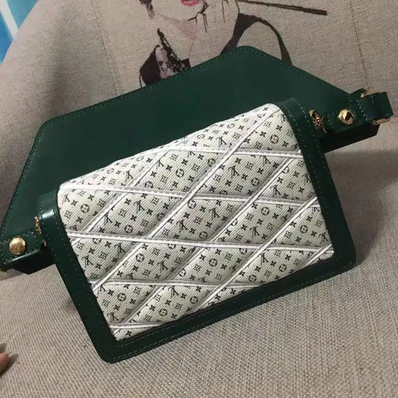 LV Bags 19B570404