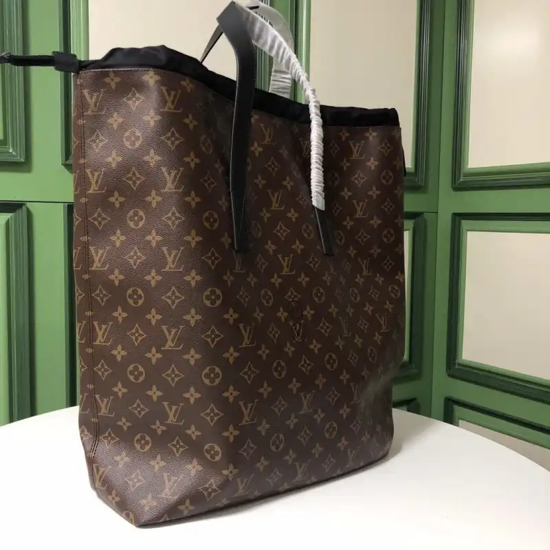 LV Bags 19B570407