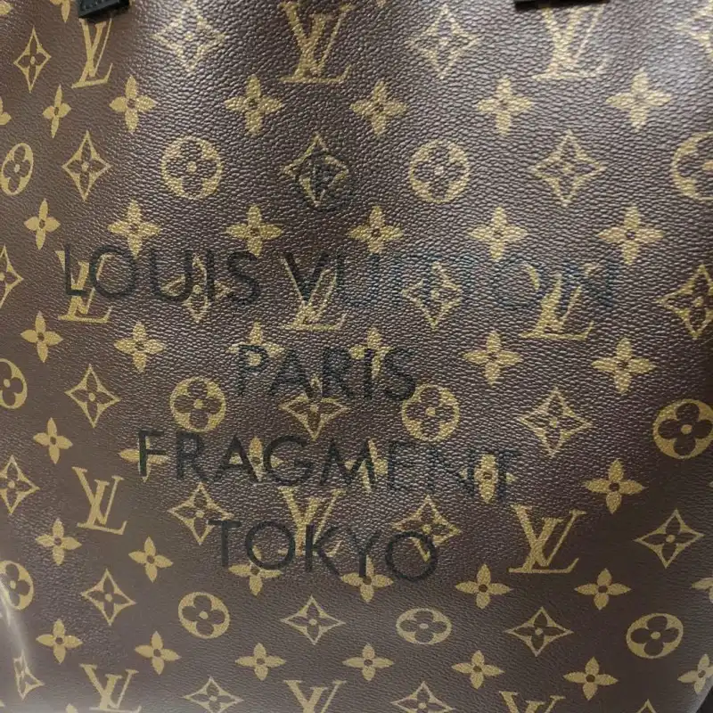 LV Bags 19B570407