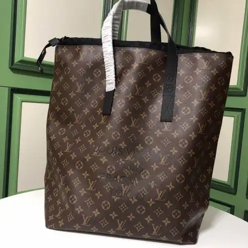 LV Bags 19B570407