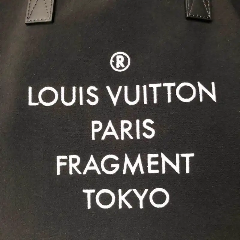 LV Bags 19B570409