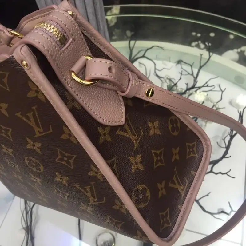 LV Bags 19B570418