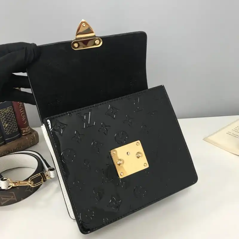 LV Bags 19B5790019