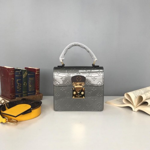 FASH LOUIS VUITTON Bags 19B5790020