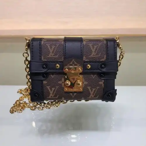 LV Bags 19B5790061