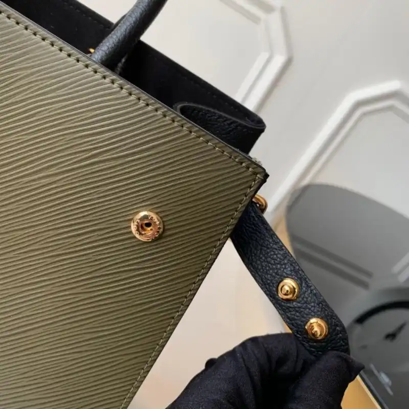 LV Bags 19B5790100