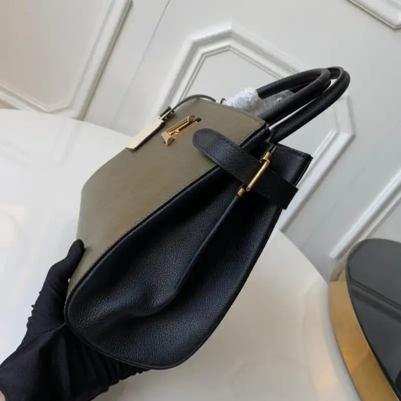 LV Bags 19B5790100