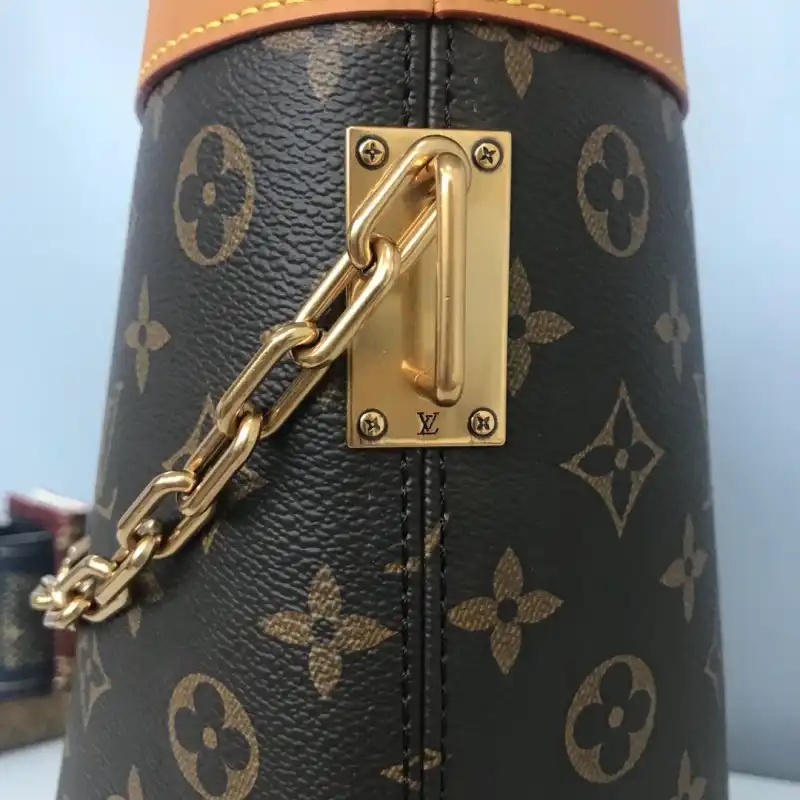 LV Bags 19B57B0001